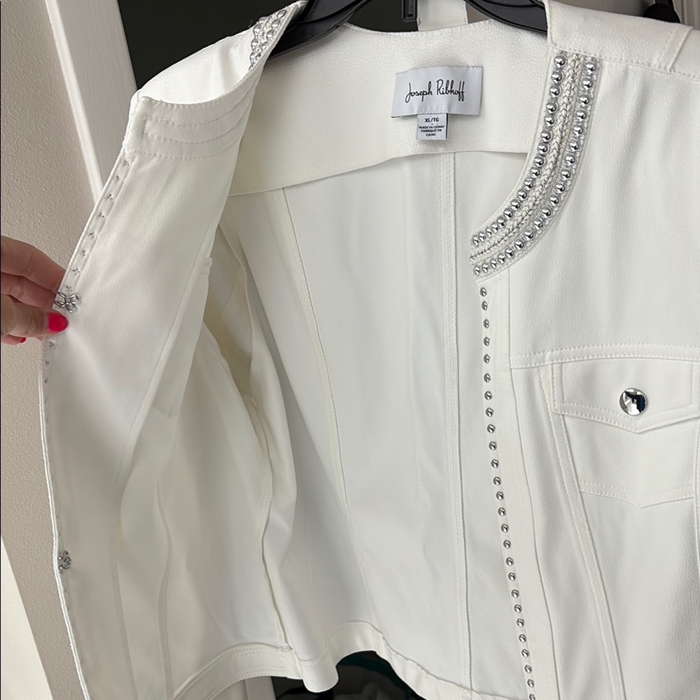 Joseph Ribkoff White Tailored Blazer - Picture 4 of 9